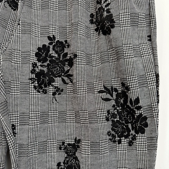 JUNIORS XL Joe B by Joe Benbasset Plaid pants with floral embroidery Size XL - Picture 3 of 6